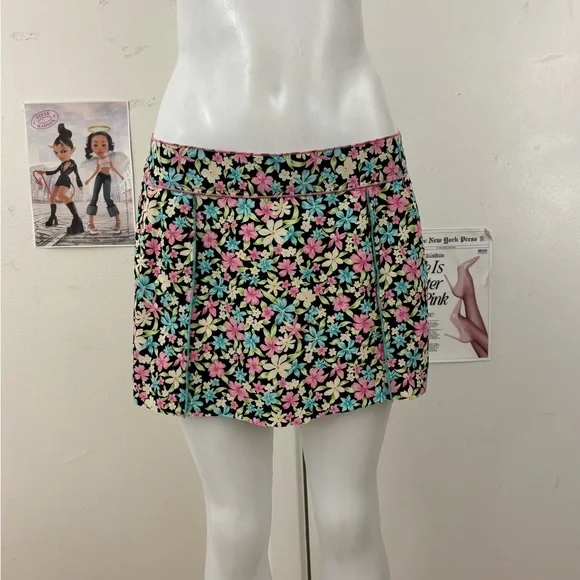 Sag Harbor Black Floral Mini Skirt - Picture 9 of 10